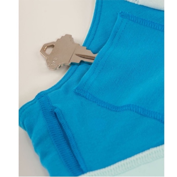 RARE LULULEMON Run: Sprint Bra Beach Blanket
Blue Aquamarine - Picture 6 of 14